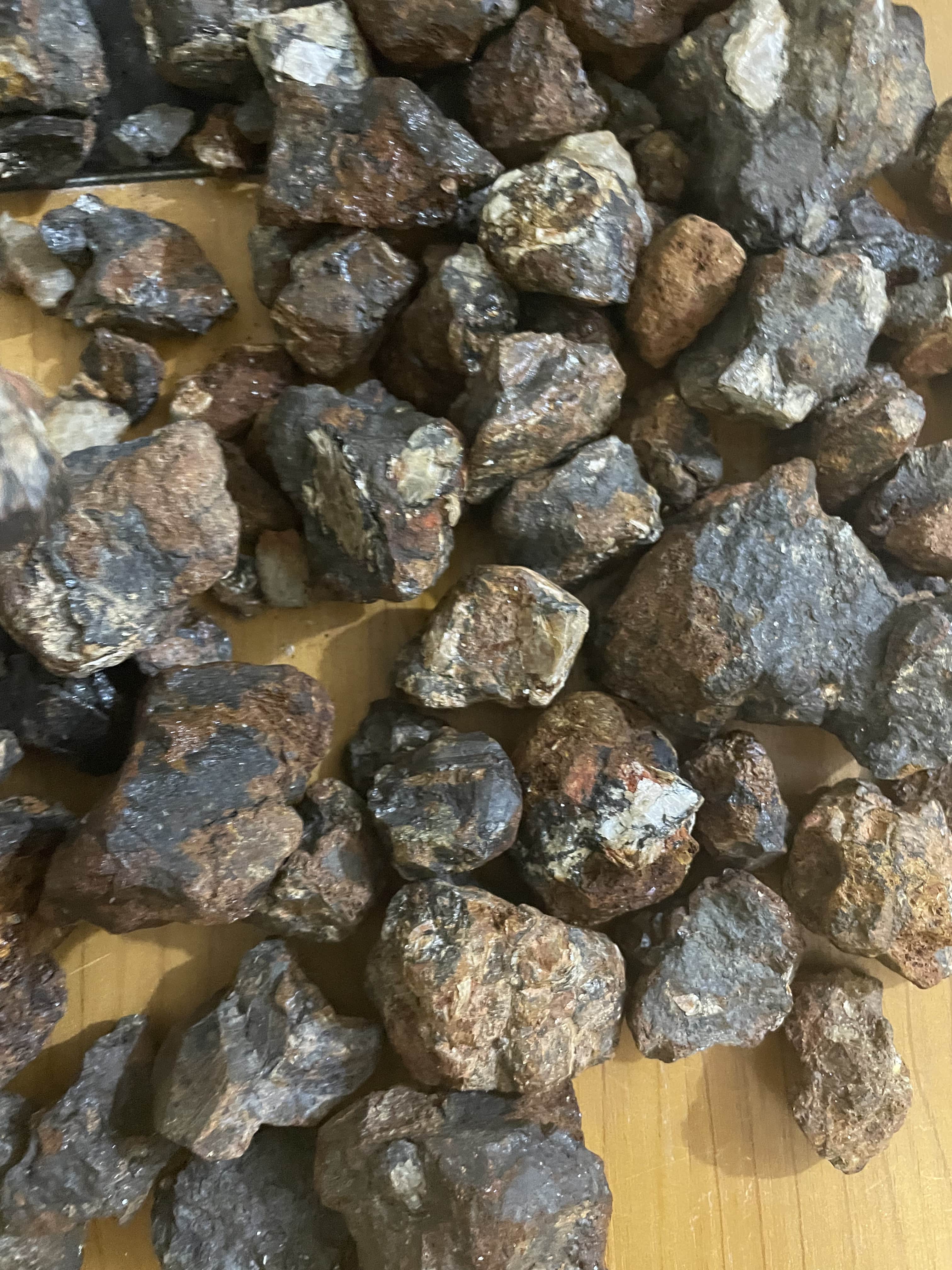 Coltan / Columbite-Tantalite (Fe++Ta2O6)